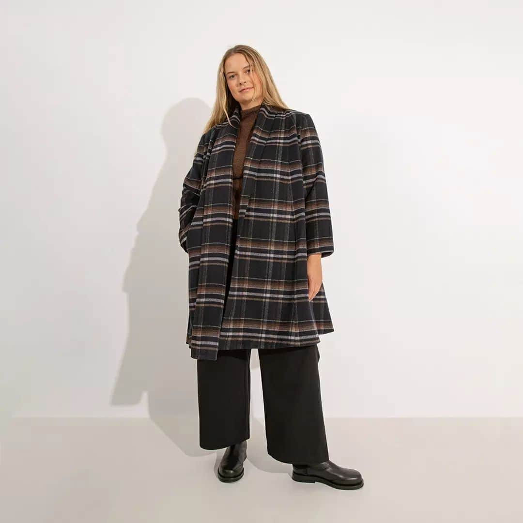 アルファ60のインスタグラム：「Get winter ready — mix and match new collection essentials. Char wears pieces from our latest flannel check range. Shop in store or online now.」