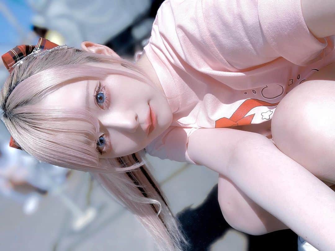 凸守すずのインスタグラム：「眩しい日差し☀︎」