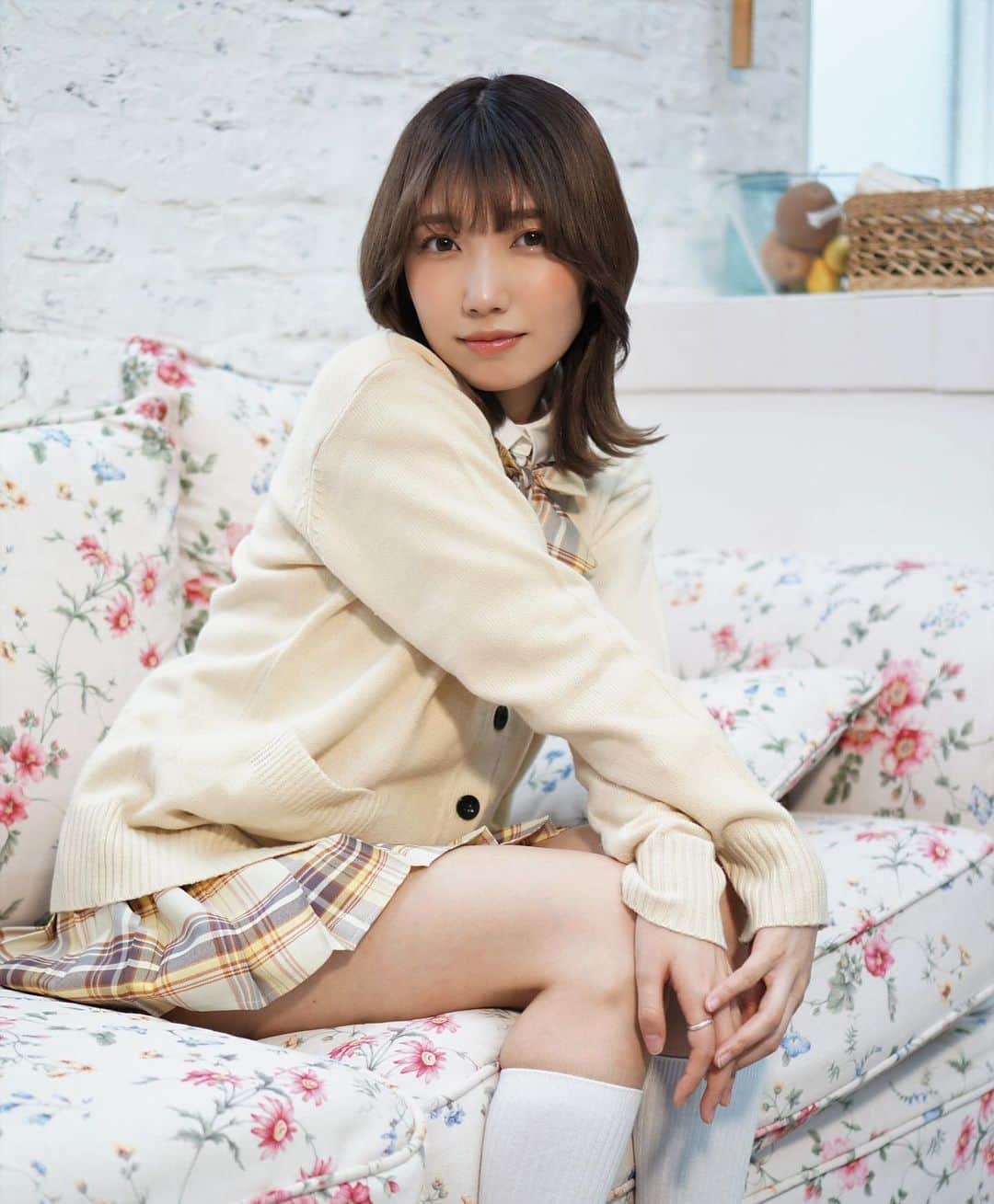 霜月めあのインスタグラム：「宿題チェキ販売中だよ🫶 5着は着ようと思ってるので、フルコンプして欲しいな☀️ .  https://ec.01familia.co.jp/items/73810948 . .  #霜月めあ #めあめあ #model #sexy #selfie #animegirl #셀카 #셀스타그램 #패션스타그램 #데일리 #asiangirl #cosplay #좋아　 #follow #like #tokyo #ootd #自撮り界隈 #自撮り女子 #sexybody #love #맞팔 #tagsforlikes #japanesegirl #女孩 #发#爱 #instadaily #グラビア #日系穿搭」