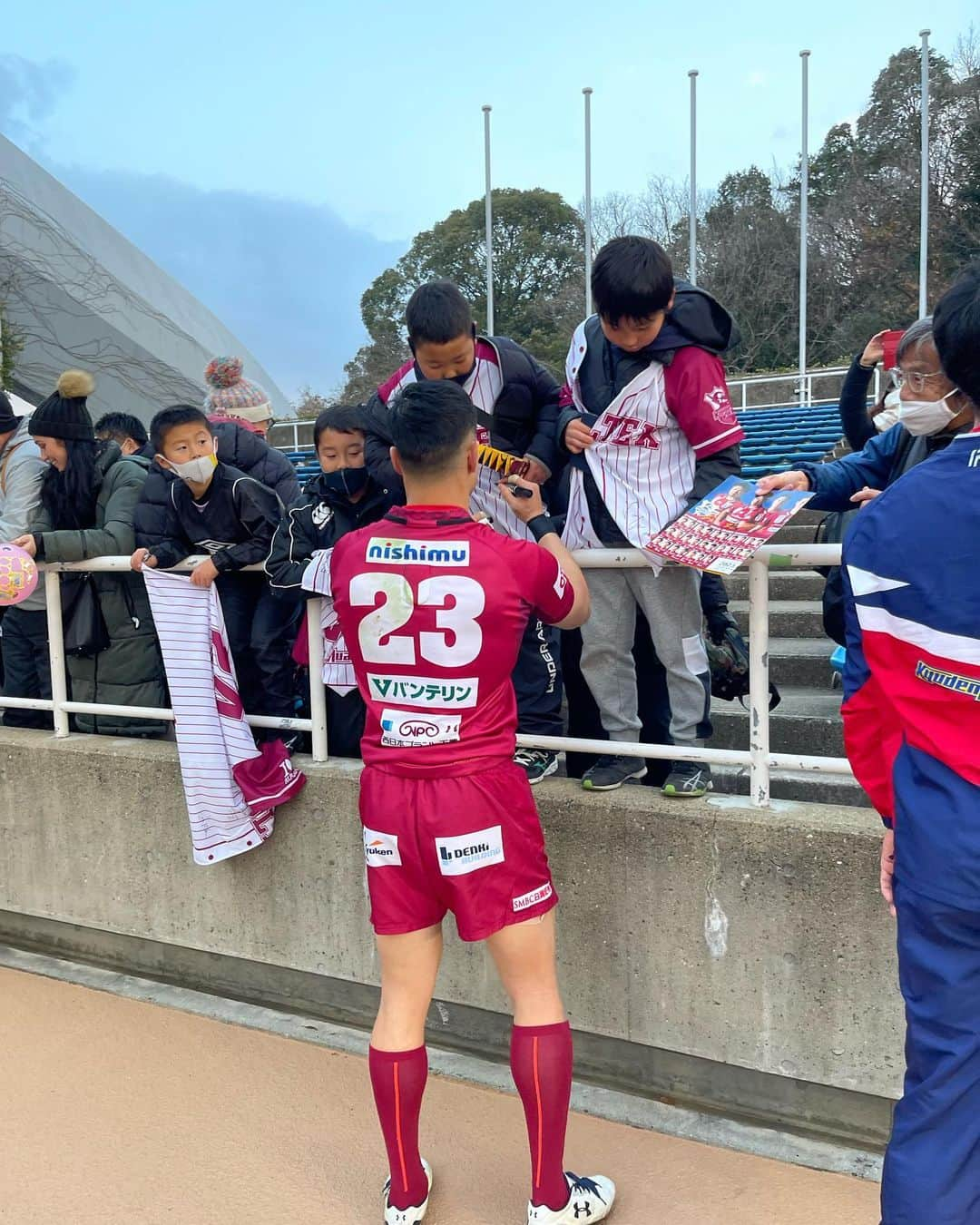 山田章仁さんのインスタグラム写真 - (山田章仁Instagram)「Grateful to have 2 more games 2023 season 😊 Let’s go @kyudenvoltex_official fans 🙌 #kyudenvoltex  #kyuden  #rugby」4月25日 13時02分 - yamadakihito