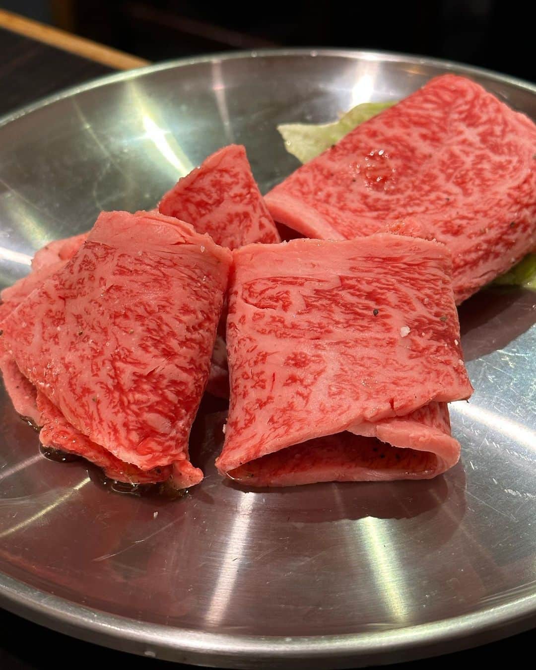 ハチミツ二郎さんのインスタグラム写真 - (ハチミツ二郎Instagram)「肉を焼く伊達ちゃん。  #焼肉 #サンドウィッチマン」4月25日 13時12分 - jirohachimitsu