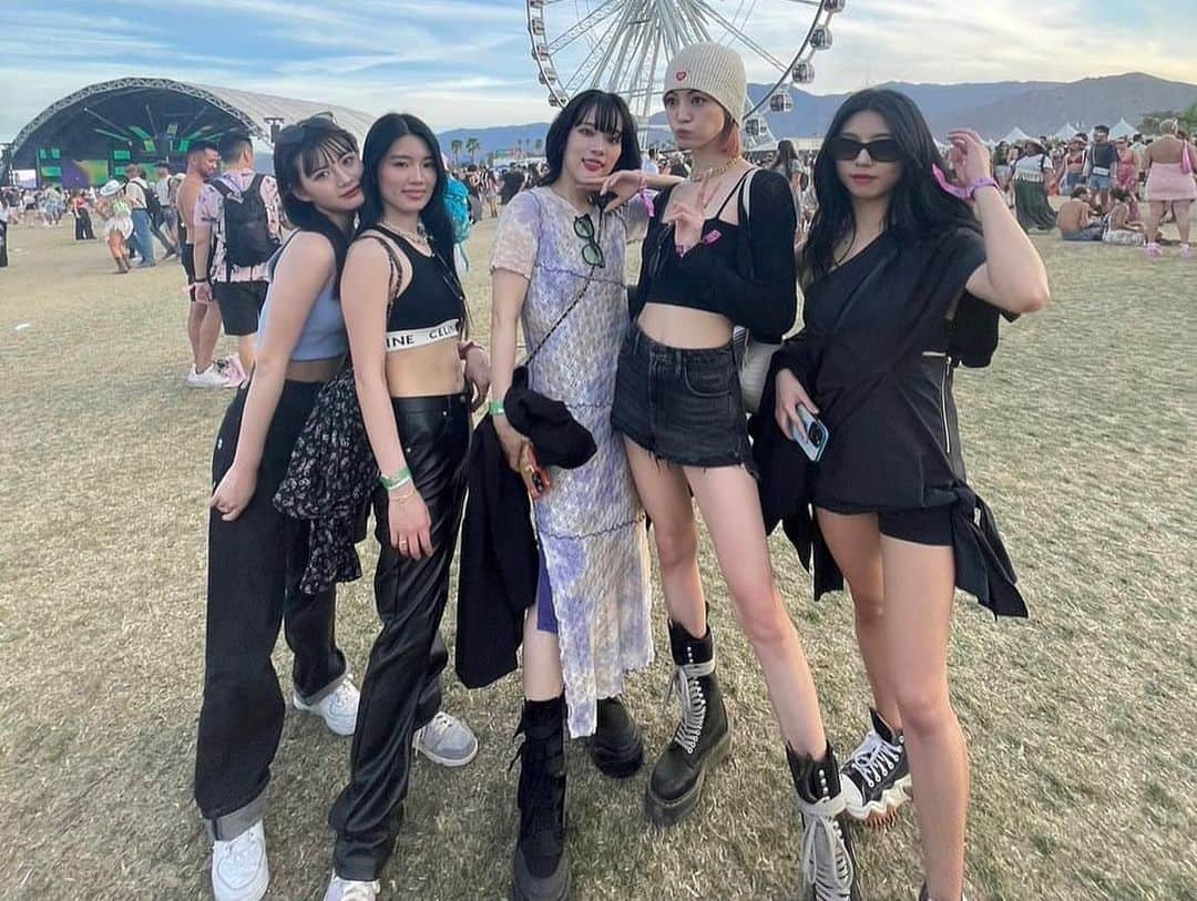 川本璃のインスタグラム：「. Coachella🖤🖤🖤」