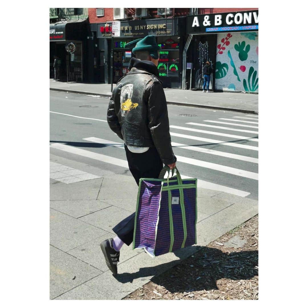 TEPPEIさんのインスタグラム写真 - (TEPPEIInstagram)「…  "Just Walk In Chinatown,NYC -04.24.2023 /12:30-⚡︎  with  jacket: #50SVintage @are_you_different  bag: BODE'S Shopping Bag @bode  head: @yagi_exhibition  shoes: @walesbonner   shot by @insta_eiji」4月25日 13時22分 - stylist_teppei