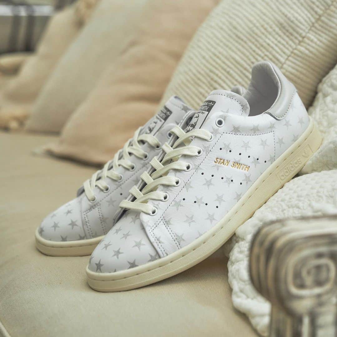 Sports Lab by atmos OSAKAさんのインスタグラム写真 - (Sports Lab by atmos OSAKAInstagram)「. ↓↓↓ NOW ON SALE adidas STAN SMITH LUX atmos if9990 ¥19,800-(tax included) Size:23.0cm~29.0cm,30.0cm  #atmos #アトモス」4月25日 13時16分 - atmos_lucua_osaka