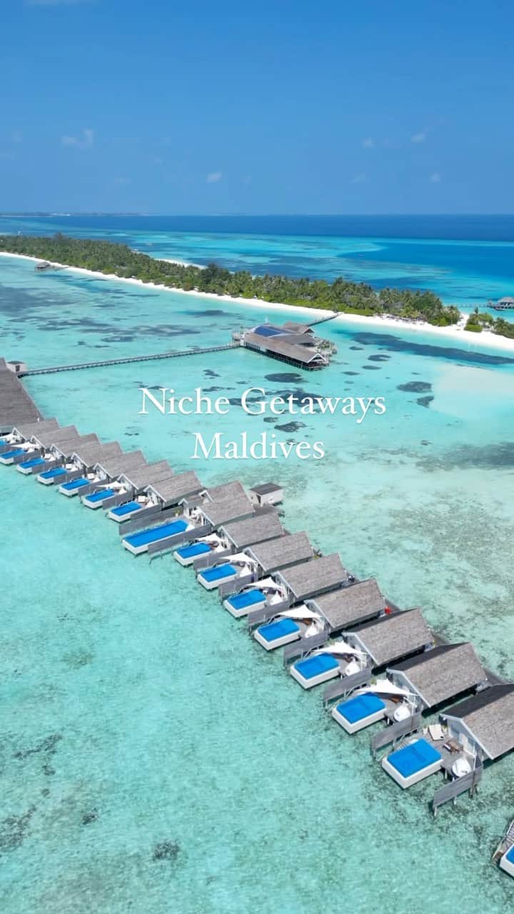 のインスタグラム：「Overwater villas and crystal-clear lagoon, a dream come true.  #Maldives   To book your Maldives holiday or for inquiries, contact us at:  📧 hello@nichegetaways.com 📞 +960 760 5656 (WhatsApp/Viber) 🌐 www.nichegetaways.com  🎥 @chardichard」