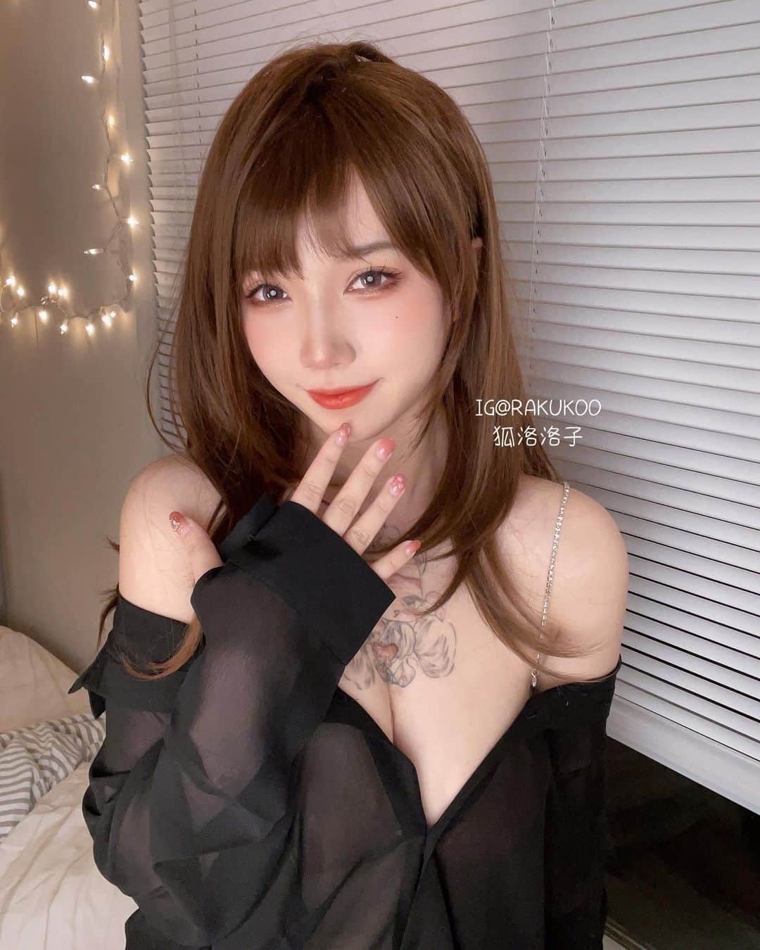 のインスタグラム：「Good night 😴💤 This photoset can be unlocked on my Afdian now 🔗link in bio ➡️24p in total ✨ 晚安～这组图是本月限定，已经可以在我的爱发电解锁～共24p」