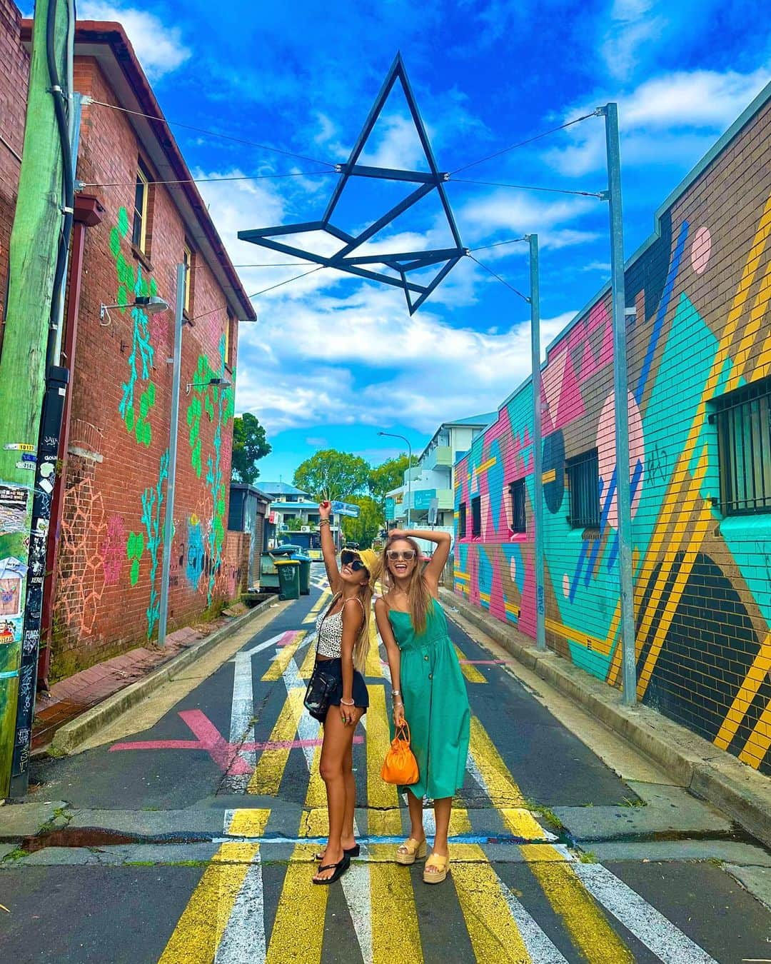 ちゃんもりのインスタグラム：「Hi✌🏽Byron bay🌞！ バイロンベイの何がおすすめですか！？てよくくるんだけど 森もバイロンベイいいよ！て教えてくれた人に何がいいの！？て聞いても何かあるわけじゃないけどなんかいい！て言われて ちょー楽しみにしてたんだけど まじその通りすぎ！特にこれ！てものはないんだけどなんかいい！これ伝わるかな🤣🤍なんかいいねん！ . . . #オーストラリア観光#オーストラリア旅行#オーストラリアトリップ#ゴールドコースト#ゴールドコースト旅行#ゴールドコースト観光#海外旅行女子#ビキニガール#海ガール#海外旅行記#南国生活#サーファーズパラダイス#バイロンベイ#女子旅行#lottnestisland#quokka#surfersparadisebeach #australiatrip#goldcoastbeach#goldcoasthotel#japanesegirl#byronbay#australiajapanese」