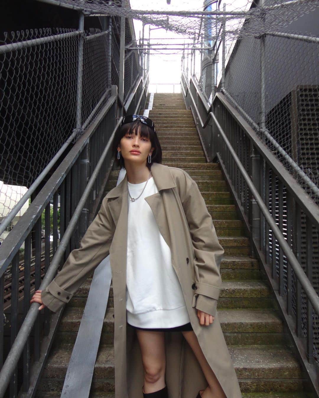ベック&ブリッジのインスタグラム：「Our Serena Oversized Sweatshirt cut in a relaxed silhouette. The sweatshirt features an elasticated neck, waistband and cuffs, finished with a contrast embroidered B+B design. Styled with our Natice Trench and Deon Mini Skirt. ⠀⠀⠀⠀⠀⠀⠀⠀⠀ #becandbridge #embody #newarrivals」