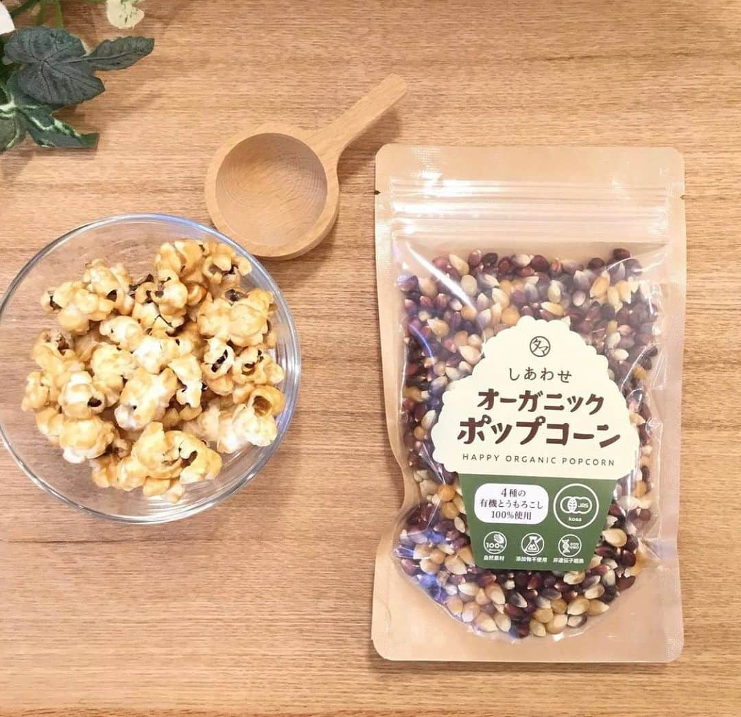 タマチャンショップ鹿児島天文館店のインスタグラム：「はじける！オーガニックポップコーン🍿  こんにちは！ タマチャンショップ鹿児島天文館店です！  アレンジ自由自在の オーガニックポップコーンはいかがですか🍿  ¥698(税込)  色とりどり！！ 4種類の有機とうもろこし100%使用。  食物繊維不足の方におすすめ！ 食物繊維だけでなくビタミンＥやミネラルも豊富です。  無添加なので味付け自由自在！  [楽しみ方] ・チーズ&ブラックペッパー ・のり塩 ・カレー ・バター醤油 ・シナモンシュガーなど‥  スタッフは、キャラメルポップコーンを作ってみました😋😋😋  おやつタイムにあなた好みのポップコーン、作ってみませんか！  お問い合わせ 鹿児島市東千石町14-6 営業時間　10:00〜19:00 TEL 070-8460-5902  #タマチャンショップ #タマチャンショップ鹿児島天文館店 #天文館 #オーガニックポップコーン #手作りポップコーン」