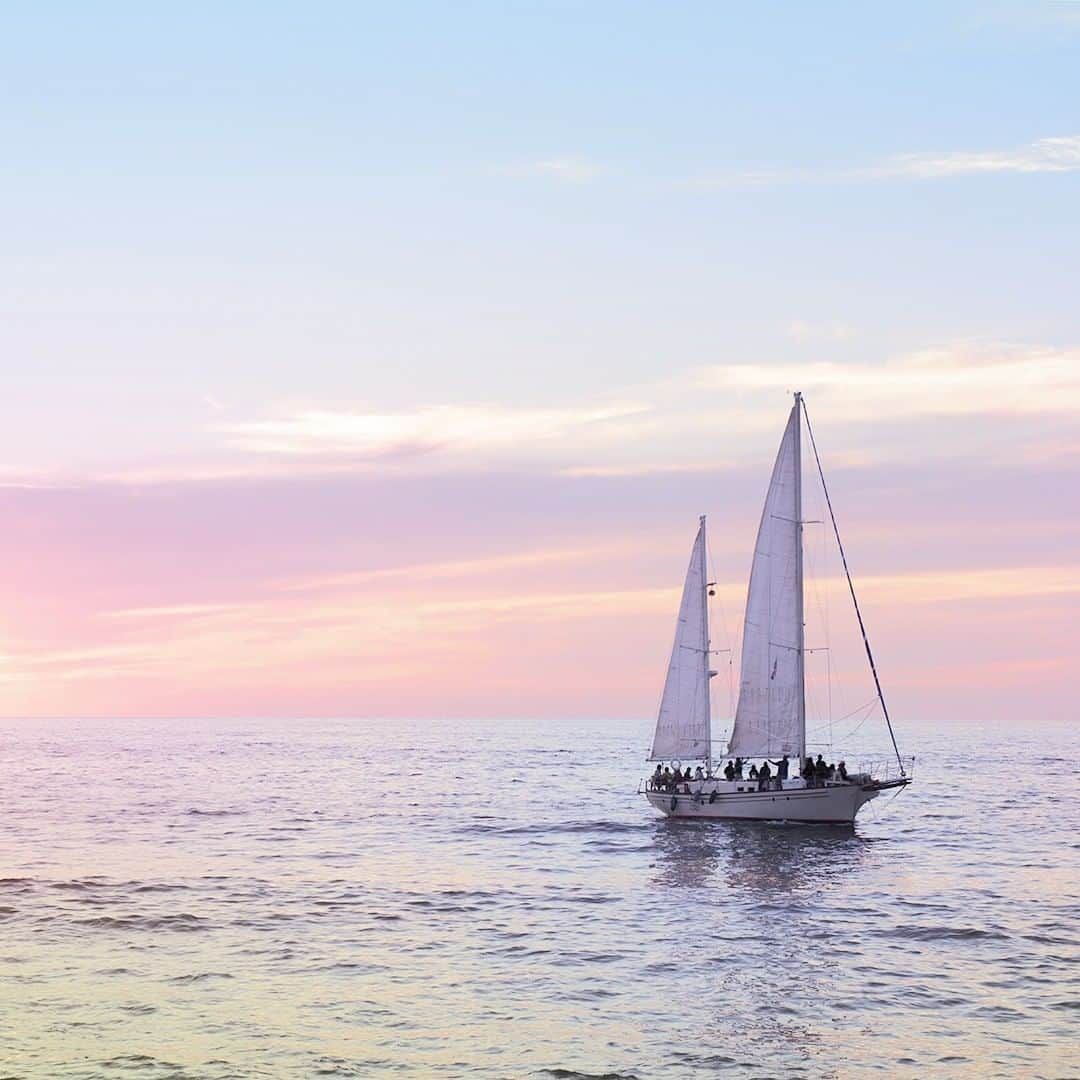 アイスウォッチさんのインスタグラム写真 - (アイスウォッチInstagram)「Ride off into your sunset 🌅  #icewatch #iceclearsunset #sunset #horizon #elegante #summer #caliente #fresh #paradise #boat #sea #beach」4月25日 14時30分 - icewatch