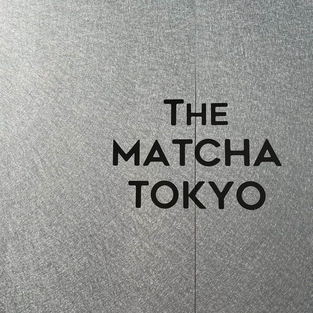 大井智保子さんのインスタグラム写真 - (大井智保子Instagram)「🌿🍵💚  @the_matcha_tokyo   神宮前のオーガニックお抹茶専門店 THE MATCHA TOKYO へ💚  ちょうど、タイから帰国のタイミングがばっちりで会えることになった みなみちゃんと😘💚  会えるだけで嬉しいのに、行きたいお店に一緒に行けてなおさら嬉しかったのです❣️  🌸SAKURA MATCHA LATTE  さくらジュレとミルクに濃いお抹茶をドーン💗 最高においしかった💗  みなみちゃんが注文してたクロッフルも おいしかったなぁ🤤  新宿や渋谷、いろんなところにできているみたいで、また行きたいなっ😋😋  みなみちゃんとたくさん話せてよかった😮‍💨 次はタイで会おう🇹🇭  #thematchatokyo #ザマッチャトウキョウ  #抹茶カフェ #抹茶 #お抹茶 #和カフェ #和cafe #抹茶スイーツ #抹茶ドリンク #表参道 #表参道カフェ #原宿 #原宿カフェ  #cafe #カフェ」4月25日 14時43分 - chihokoi