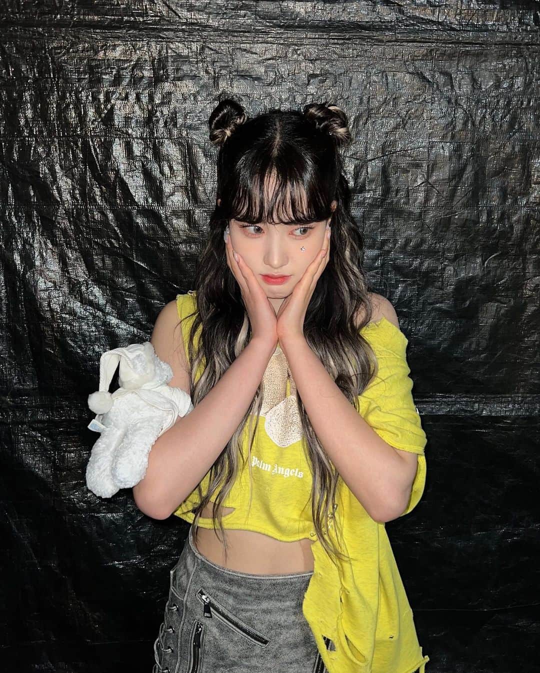 STAYCさんのインスタグラム写真 - (STAYCInstagram)「오랜만에 Teddy Bear와 함께📸  #STAYC #스테이씨 #Yoon #윤」4月25日 14時53分 - stayc_highup