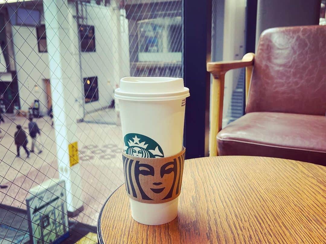 のインスタグラム：「トレーニング前に...☕️ この時間が好き👍 #starbucks #prowrestler #training」