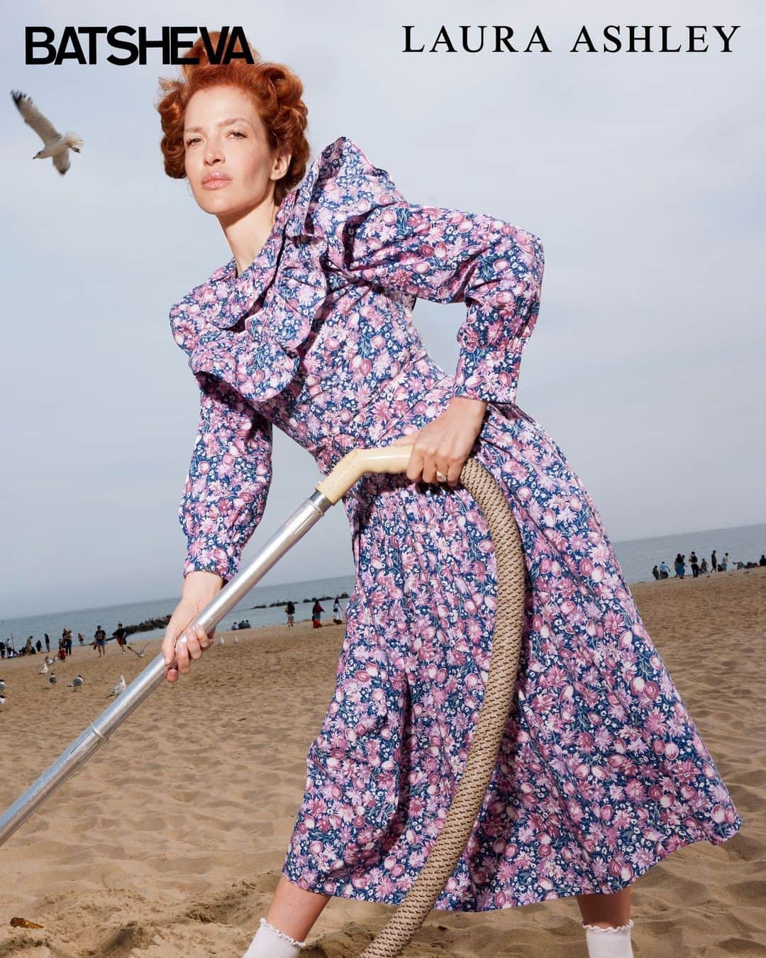 ローラアシュレイのインスタグラム：「BATSHEVA x LAURA ASHLEY: Charming and pretty, this joyful design features bunches of tulips and chrysanthemums woven together. This beautiful print was inspired by an original piece of artwork held in the Laura Ashley archive.⁣ ⁣ Now available on @batshevadress and coming soon to @netaporter #BatshevaxLauraAshley」