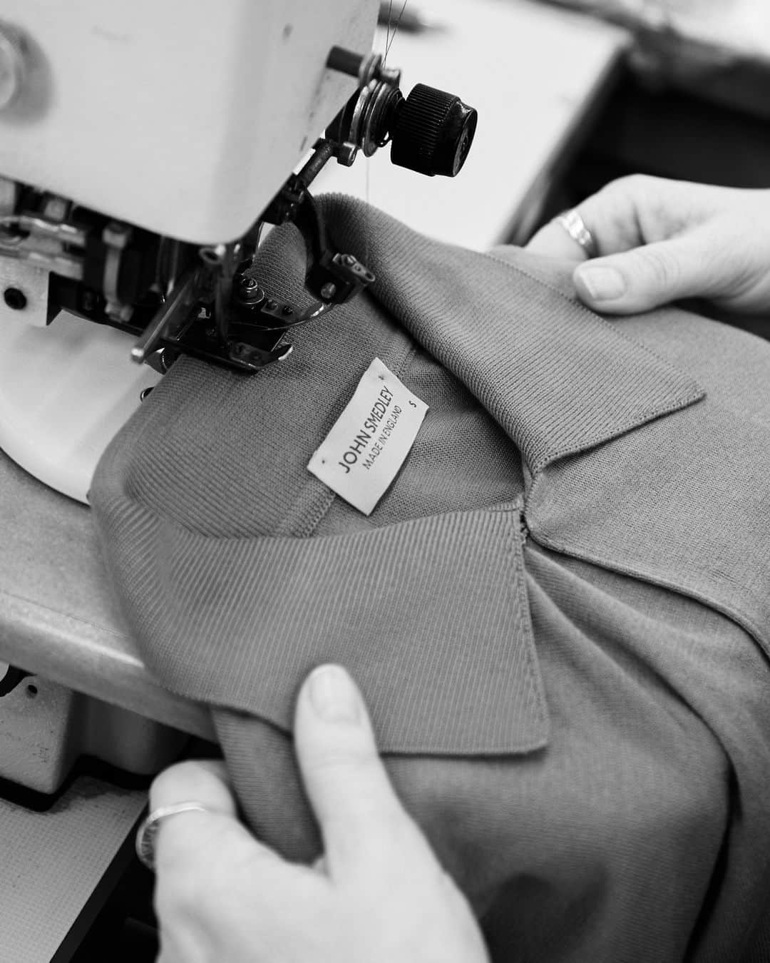 のインスタグラム：「If ever there was a garment to define smart-casual style, then the polo shirt would be it.  Today, it’s a seamless hybrid between a classic tee and a button-up shirt. The collar offers a laid-back polish that looks as good worn with denim as it does paired with tailoring for lower-octane events or warm-weather weddings.  #poloshirt #luxuryknitwear #johnsmedley」