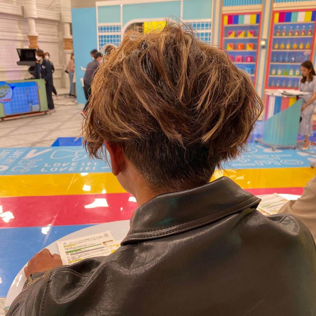 西村真二のインスタグラム：「🐰 今日目の前にずっと夏木マリさん座ってたから緊張した #ラヴィット」