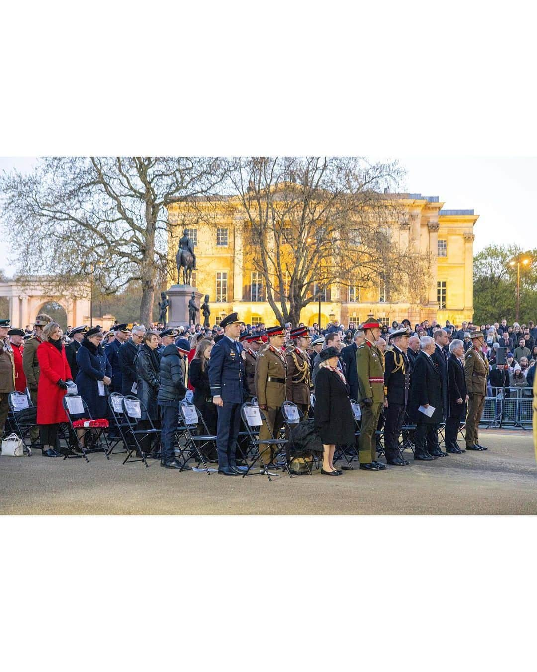 ウィリアム（ケンブリッジ公）さんのインスタグラム写真 - (ウィリアム（ケンブリッジ公）Instagram)「Remembering Australian and New Zealand soldiers who made the ultimate sacrifice.  Lest we forget.   #AnzacDay」4月25日 15時29分 - princeandprincessofwales