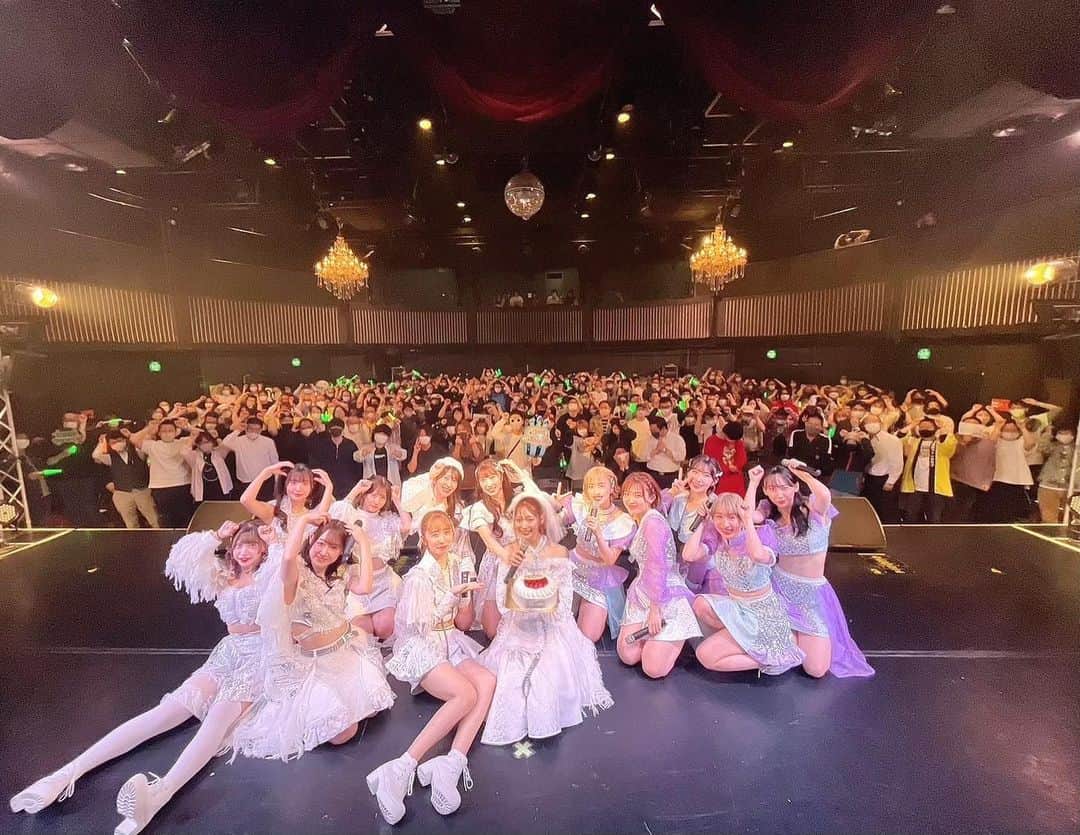野中美郷のインスタグラム：「♡ 2023.04.20 遅くなってごめんなさい🙇‍♀️ お誕生日の当日、新宿ReNYで 生誕祭をして頂きました🎈  ご来場いただいた皆さん、 本当にありがとうございました😭 たくさんの方とお誕生日に会えて 本当に幸せなだったなぁ。 まだ夢だったみたいだよ。  出演を決めてくれたゲストの大好きなみんな、 SAISONの時に私が「生誕祭やりたかったな」 ってポツリと呟いたら会場をおさえてくれて 段取り準備、沢山支えてくださった アドコミのスタッフさんにも本当に 感謝です🥲。。  セトリ、いっぱい褒めてもらえて たくさん悩んだ甲斐があった🫶  たくさんの方のおかげで宝物が増えました。 こんな幸せをありがと。 みんなも毎日いっぱい笑って幸せでいてね。 ずっとずっとよろしくね。」