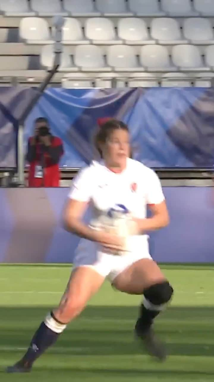 ラグビーイングランド代表のインスタグラム：「𝑻𝒉𝒊𝒔 𝒔𝒕𝒆𝒑 😮‍💨 @jessbreach97   #ENGvFRA」