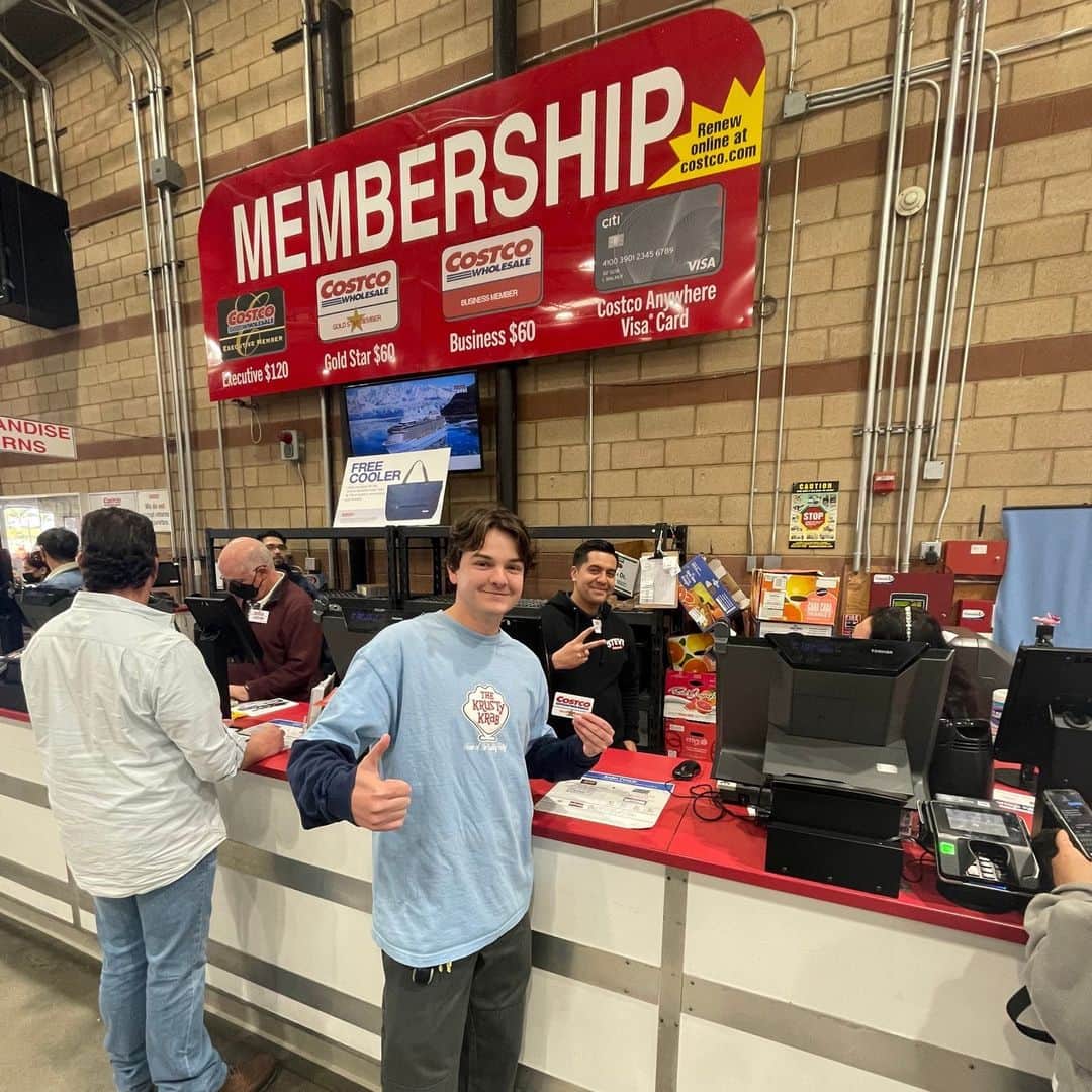 Costcoさんのインスタグラム写真 - (CostcoInstagram)「Just spotted: Our newest member. Welcome to the Costco family, @ewate1!」4月26日 3時01分 - costco