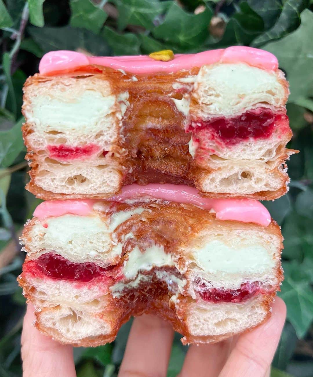 DOMINIQUE ANSEL BAKERYさんのインスタグラム写真 - (DOMINIQUE ANSEL BAKERYInstagram)「NYC! Meet our May 2023 Raspberry & Pistachio, celebrating 10 years of the Cronut® here in SoHo. Homemade raspberry jam paired with creamy pistachio ganache - it’s one of my favorites to date (we’ve never repeated a flavor in 10 years, so this is our 121st monthly flavor here in NYC and well over 250 flavors with our other shops around the world). Ten years have flown by, but I’ll always grateful for all of you who’ve come out to support us each morning, rain or shine. Here’s to many for flavors and many more years ahead. As usual, preorders are up now at CronutPreorder.com for SoHo pick-ups, and we’re now shipping ✈️ nationwide at DominiqueAnselOnline.com too. #CronutTurns10」4月26日 3時01分 - dominiqueansel