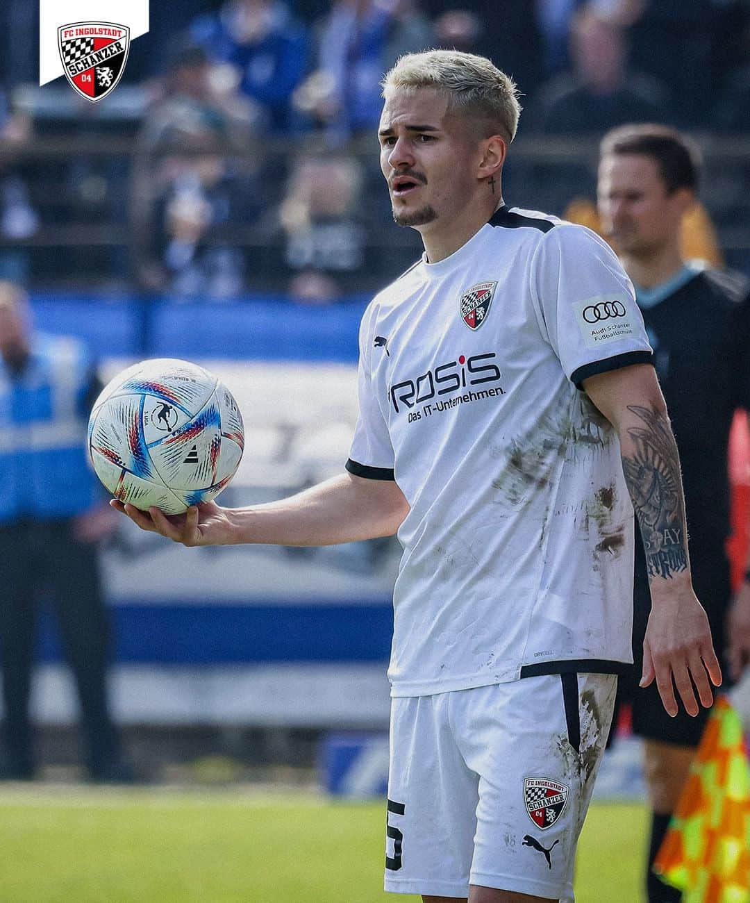 FCインゴルシュタット04のインスタグラム：「Die Schanzer müssen vorerst auf zwei Akteure verzichten: Rausch fehlt dem FCI mehrere Wochen, kurze Ausfallzeit bei Testroet ⚫️🔴  Außenverteidiger @thomasrausch45 zog sich in der Partie am Samstag beim FC Viktoria Köln eine Oberschenkelverletzung zu und musste daraufhin kurz vor Ende des ersten Durchgangs ausgewechselt werden. Der 23-Jährige wird den Schwarz-Roten für mehrere Wochen nicht zur Verfügung stehen. Auch @pascal.paco.testroet muss vorerst passen. Unseren 32-jährigen Vizecaptain setzt eine Wadenverletzung außer Gefecht, die er am Wochenende in der Halbzeitpause beim Aufwärmen erlitt.  Wir wünschen beiden gute Besserung sowie eine schnelle Genesung! ✊ . . #Schanzer #einfachwiederschanzer #schanzerdassindwir #Schanzerfürimmer #Ingolstadt #FCI #FCIngolstadt #soccer #fussball #football #futbol #Liga #thomasrausch #rausch #pascaltestroet #testroet #gutebesserung」