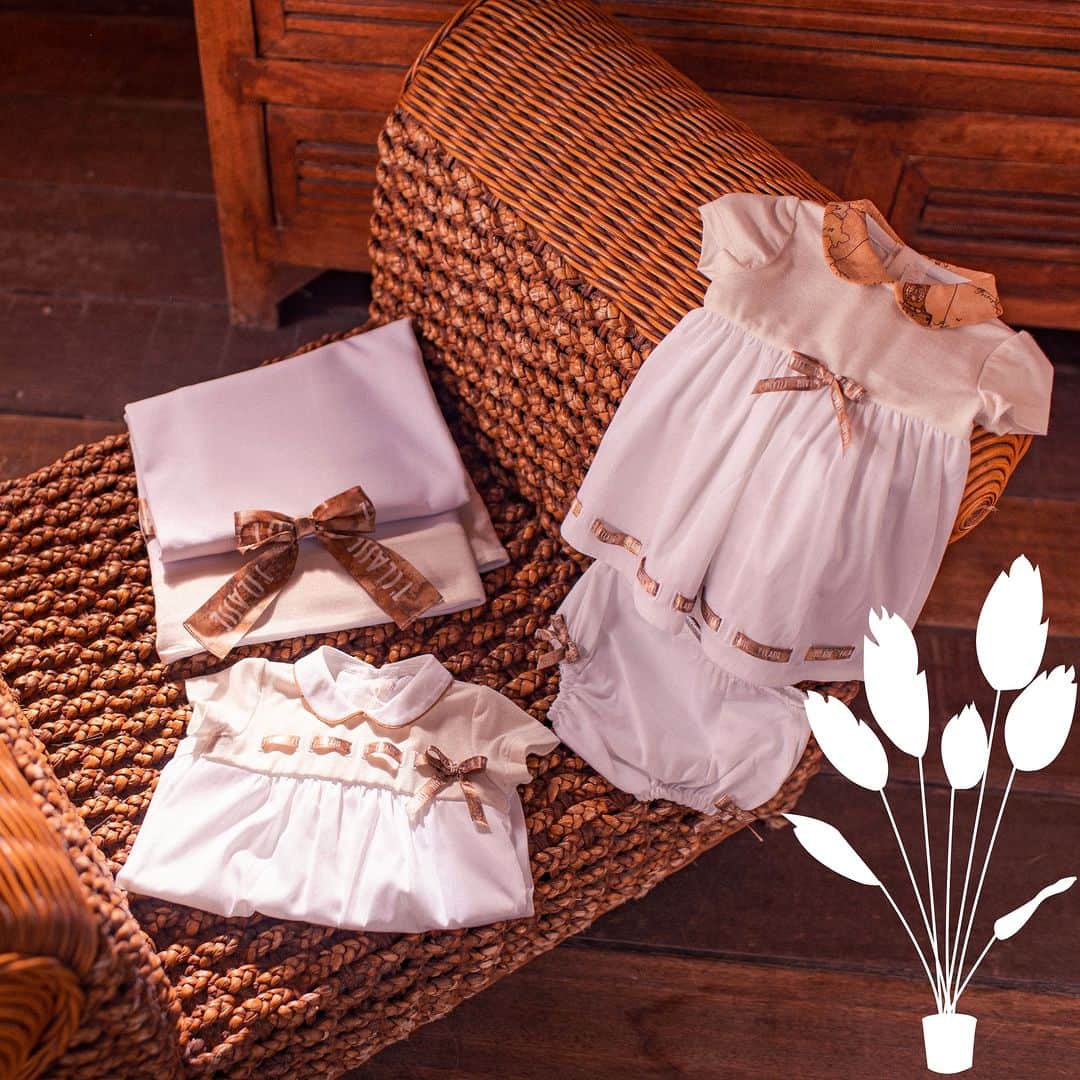 プリマクラッセのインスタグラム：「Every little princess needs a pretty white dress in her wardrobe. 👑  #AM1C #AM1CJunior #SS23」