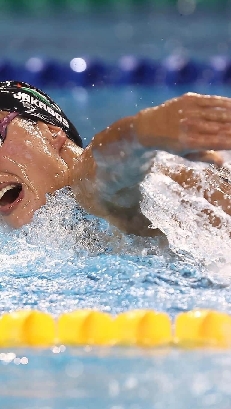 ズザンナ・ヤカボスのインスタグラム：「when the universe knows you, so you get the ☀️ during 400IM . . . #swimmer #swimming #sunshine #400im #sunlover」