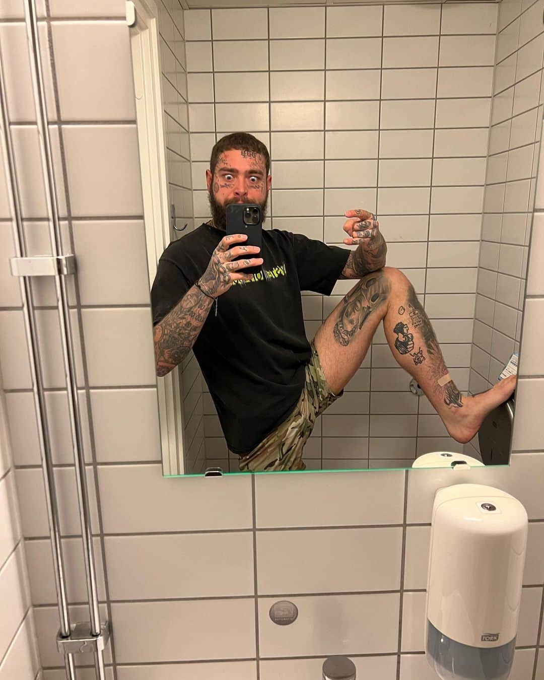 ポスト・マローンのインスタグラム：「i am in europe, hi all 🥹」