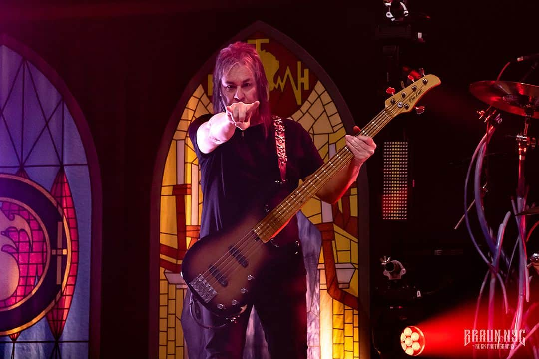 Queensrycheさんのインスタグラム写真 - (QueensrycheInstagram)「Eddie at The Paramount Theater in Huntington New York (photo credit @scott_braun_photography) @mikelullcustomguitars #queensryche  #newyork #eddiejackson #edbass #onetake #bassist #badass #coolaf #songwriter #talented #goodtimes」4月26日 1時36分 - queensrycheofficial