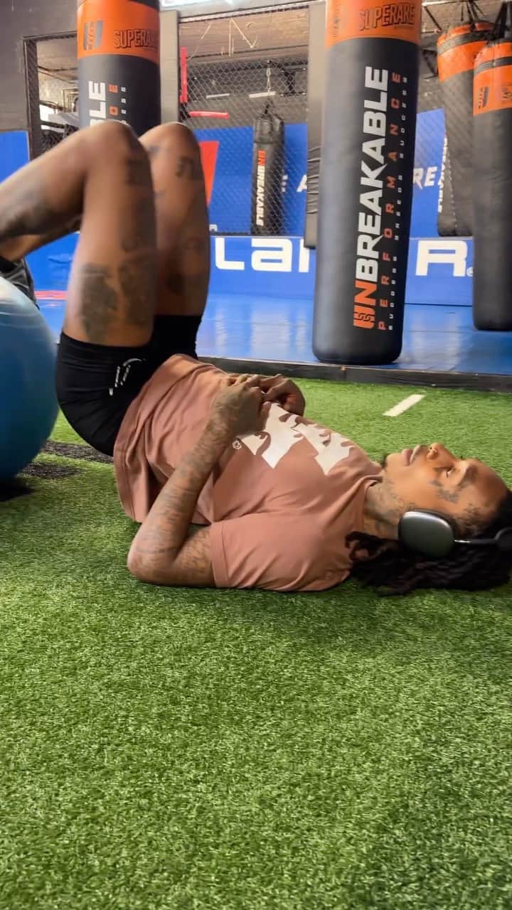 ウィズ・カリファのインスタグラム：「WORK DONT STOP」