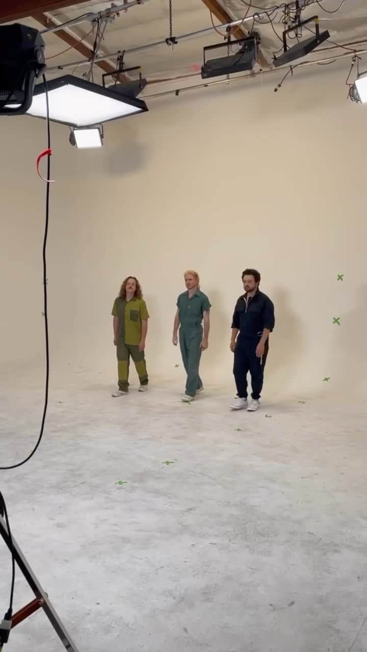 ウォーク・ザ・ムーンのインスタグラム：「a lil GIANTS behind-the-scenes 😈🎬✨」