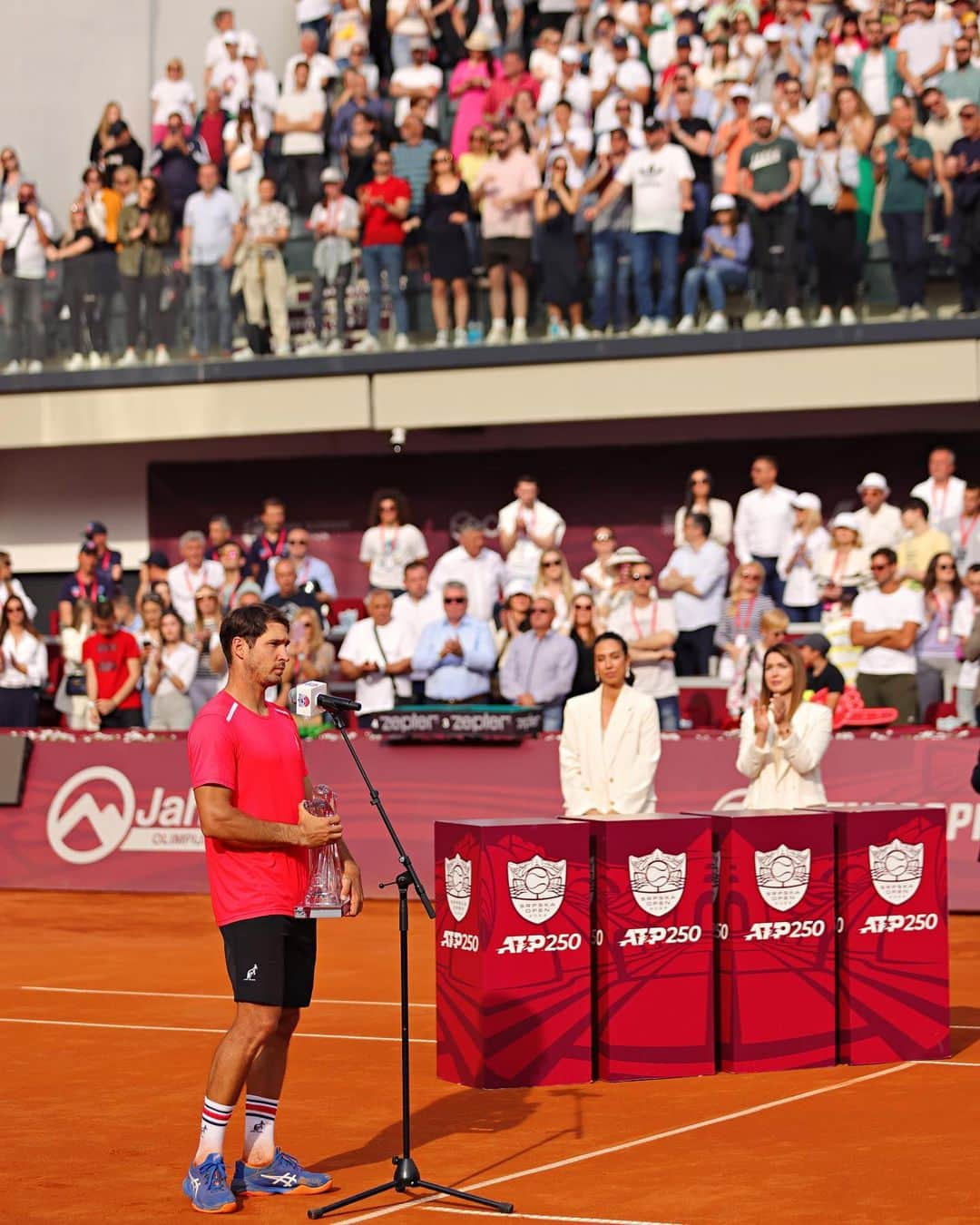 ドゥシャン・ラヨビッチさんのインスタグラム写真 - (ドゥシャン・ラヨビッチInstagram)「Tremendous week in Banja Luka. Grateful for the opportunity to lift another trophy. Thank you for all the love and support all week long 🖤」4月26日 1時57分 - dutzee