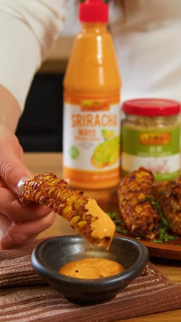 Lee Kum Kee USA（李錦記）のインスタグラム：「Who can't wait to dig into these Corn Ribs? ✋ Dip them into Lee Kum Kee Sriracha Mayo for an irresistible appetizer!  #leekumkee #leekumkeeusa #cornribs #ribrecipe #cornrecipe #appetizer #appetizerideas #srirachamayo」