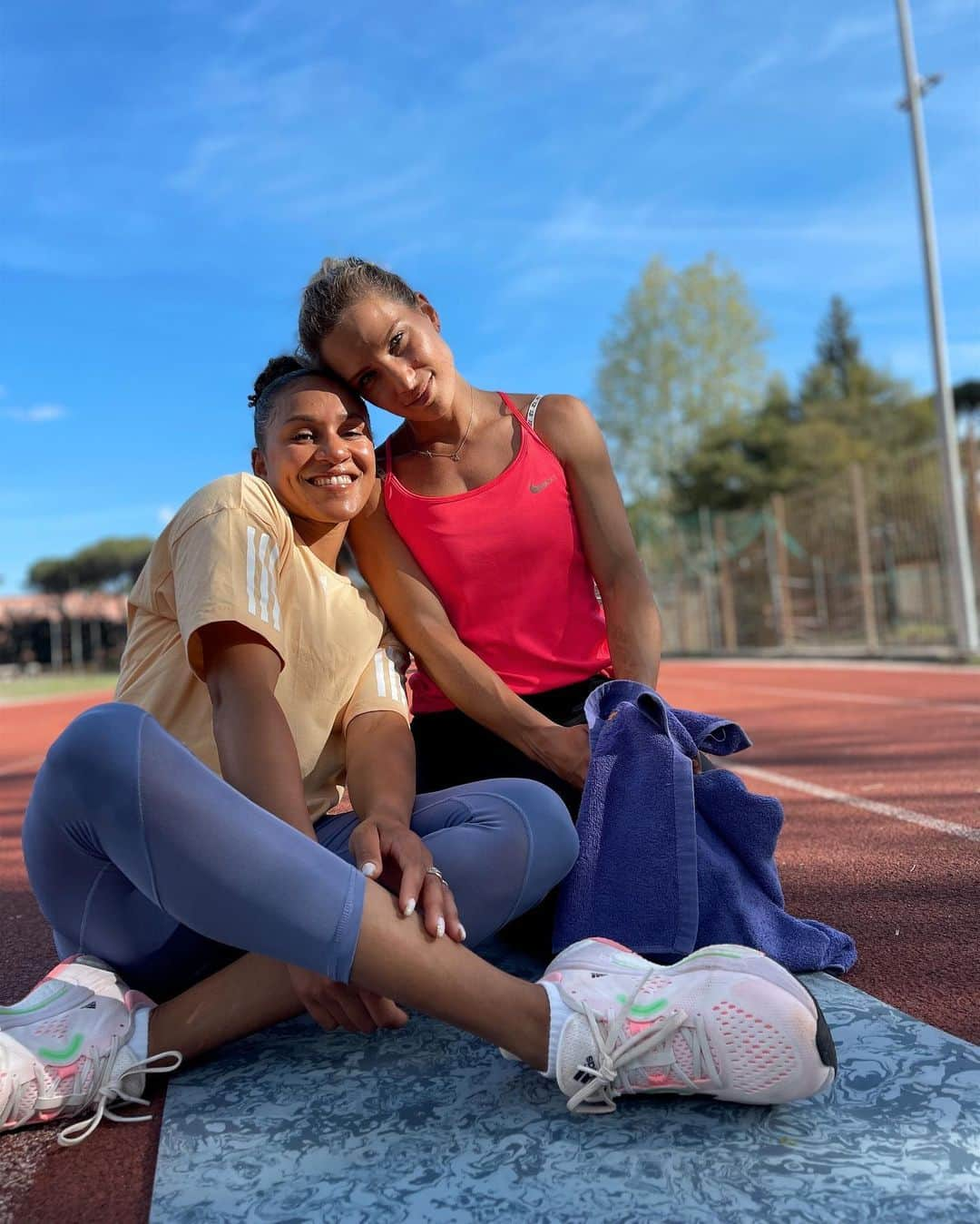 Johanelis HERRERA ABREUさんのインスタグラム写真 - (Johanelis HERRERA ABREUInstagram)「Outfit of the day and second day of training camp #happy 🎀✌🏽🙏🏽🫧   #day2 #trainingcamp #withmygirls #loveit #trainingday #traininghard #trainingrun #relay #sprinters #athletics #athletes #atletismo #italiateam #blondies #hot #rome #pose #atleta #fitnessgirls」4月26日 2時11分 - johanelisherrera