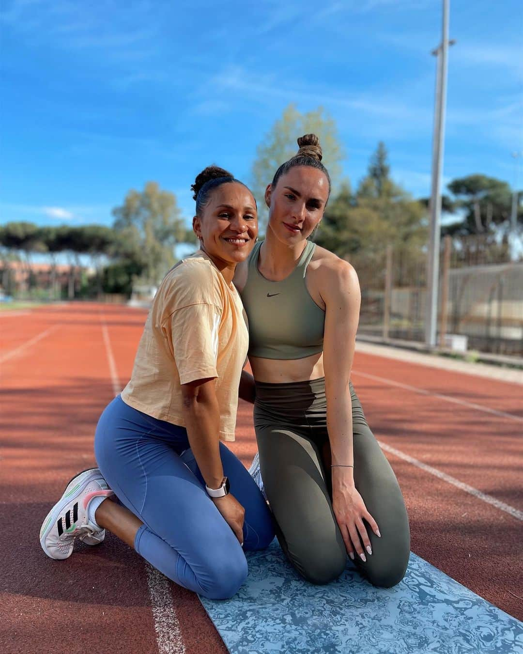 Johanelis HERRERA ABREUさんのインスタグラム写真 - (Johanelis HERRERA ABREUInstagram)「Outfit of the day and second day of training camp #happy 🎀✌🏽🙏🏽🫧   #day2 #trainingcamp #withmygirls #loveit #trainingday #traininghard #trainingrun #relay #sprinters #athletics #athletes #atletismo #italiateam #blondies #hot #rome #pose #atleta #fitnessgirls」4月26日 2時11分 - johanelisherrera