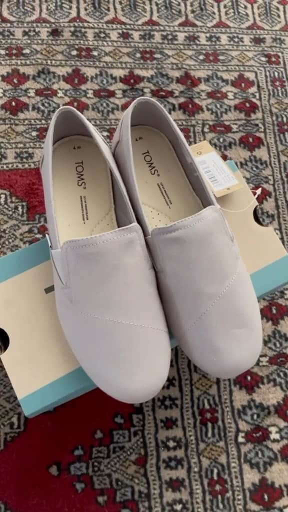 トムズシューズのインスタグラム：「The color is Drizzle Grey❕Add an Alp to your cart now 🛒  In the Alpargata, we trust 💟  Wear TOMS. WEAR GOOD.   #trending #shoesofig #greyshoes #comfort #walkingshoes #shoeaddict #instafashion #weargood #shoestyle #newshoes #shoestagram」