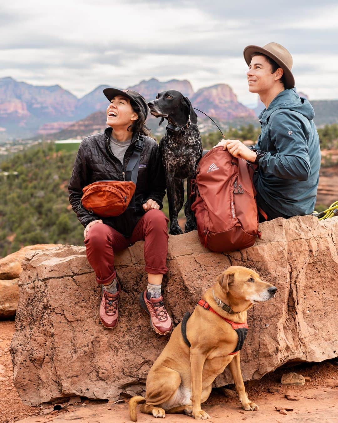 グレゴリーのインスタグラム：「The cutest family photo there ever was 🙌 Gregory Ambassador's Evan & Melanny from @outofthisvan have us wishing our families were as cool as theirs. 😎  Click the link in our bio to shop their picks.  Side note: Melanny’s Nano Waistpack is on sale right now for only $30 (while supplies last). 🥳」