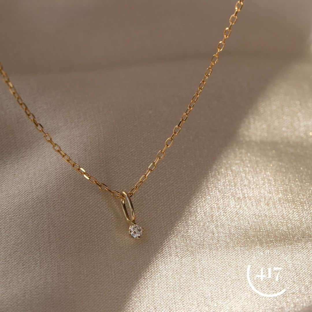 カレ ジュエリーのインスタグラム：「My first diamond 🤍 Are you celebrating a confirmation this spring? Solidify the precious memory with a diamond gift. Explore our confirmation gift guide to find the perfect gift that will follow the receiver forever.」