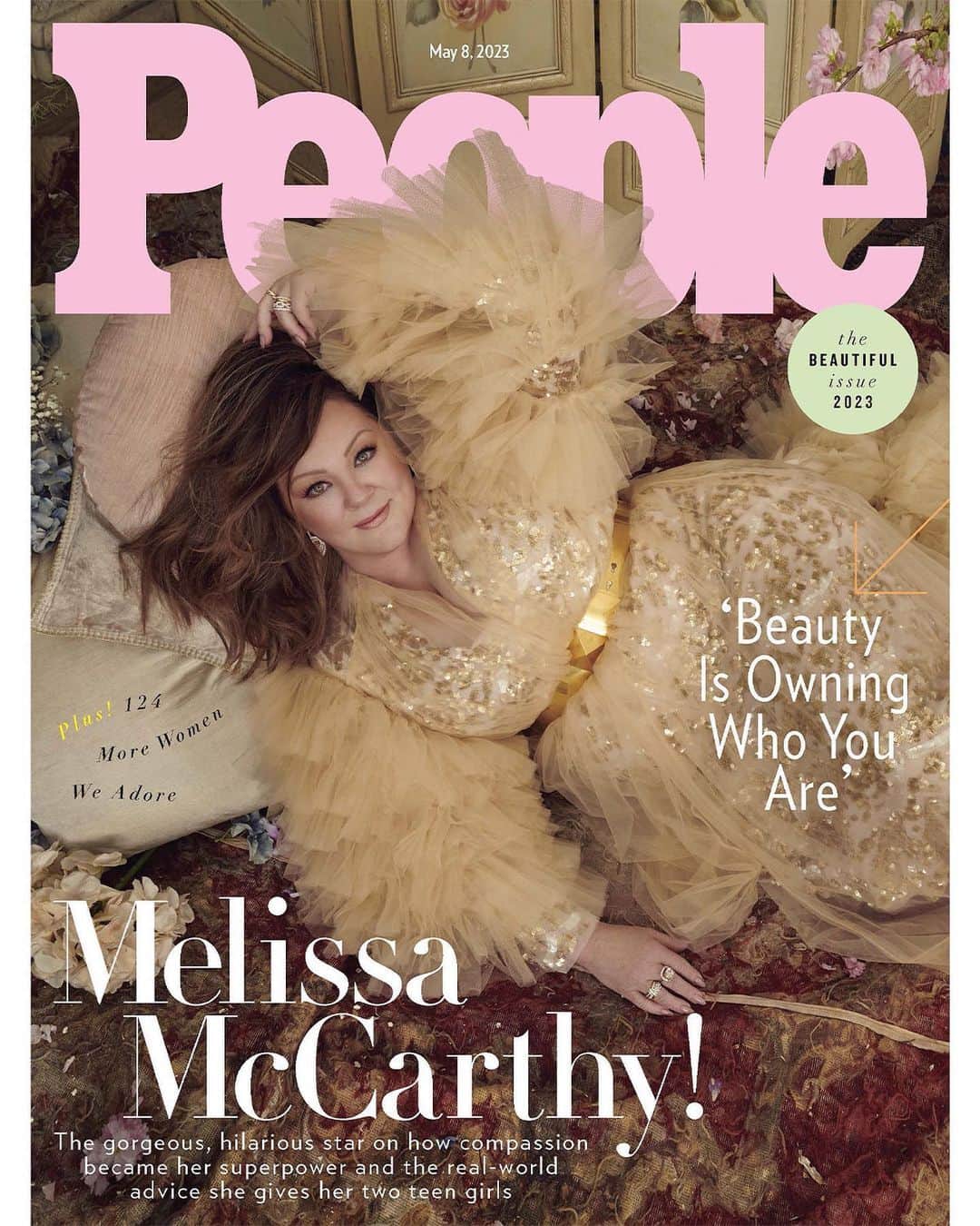 People Magazineさんのインスタグラム写真 - (People MagazineInstagram)「Melissa McCarthy is gracing the cover of PEOPLE's Beautiful Issue. ✨ In the cover story, McCarthy says she’s keeping it real when it comes to raising her two teen girls — but the best thing about having daughters?   "Watching the next generation," McCarthy shares. "There's such hope in that they can save us. There's such hope in that they're so much more evolved than I was at that age. My world was so tiny. Watching them navigate a world that's so much more complicated and so much harder. And to do it with such grace and love and care and such empathy for other people... Boy, you don't want to mess with those two if you're doing wrong to good people, they stand up for themselves. And I learn from that every single day." ❤️ Pick up the issue on newsstands Friday, and tap the bio link for the full story. | 📷: @ruvenafanador」4月26日 2時33分 - people