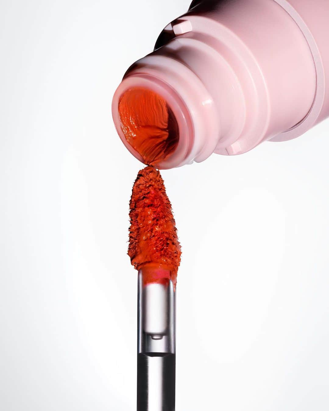 Glossierのインスタグラム：「A few years ago, it seemed like a new liquid lipstick was gracing our desks at Glossier HQ (and therefore our lips) every few weeks. We love a bold lip moment, especially when paired with fresh dewy skin and a touch of Lash Slick, but most of them (not all!) accentuated our lip lines and felt like dried paint after a few hours. Where was the bold opaque red lip that looked as good as it felt?! Something not too matte either, we were craving that soft-touch feeling—like our phone cases, headphones, and sneakers. Fast-forward a few years, we decided it was time to create this vision, and today we get to finally share it with you. ⁣ ⁣ We created G Suit to stand out. Whether it’s your birthday suit, business suit or somewhere in-between, it's all you need to feel dressed up. Chic, polished, and here to be noticed, it’s the perfect addition to your beauty bag. Formulated to deliver bold, buttery-smooth color in just one swipe, Rose Wax Silica and an Orchid Complex give G Suit its soft-touch texture and pillowy afterfeel. Black Raspberry Seed Oil and Shea Butter lend a hand in helping G Suit stay flexible and comfortable throughout wear. And, our precise, pointed applicator makes it easy to line the edges of the lips without a liner. ⁣ ⁣ Whether you’re a longtime lover of a statement lip or trying something new for the first time, G Suit was created so you can suit yourself. Because if you wear nothing else today, wear this lip. Find your fit now on glossier.com!⁣ ⁣ @meganrenee_w wears G Suit in Strike.」