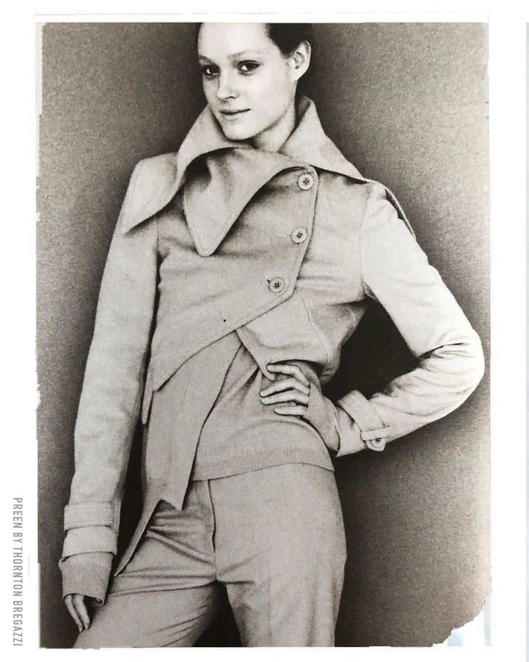 プリーンのインスタグラム：「Sliced Camel coat , dropped Cashmere sweater and Boy pants .   📸 @dansmithstudio」