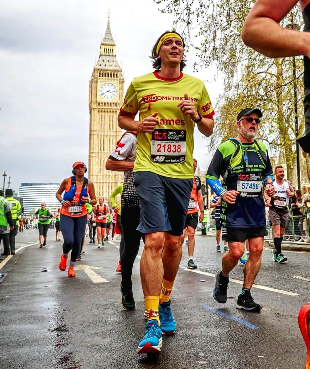 ジェームズ・フェルプスさんのインスタグラム写真 - (ジェームズ・フェルプスInstagram)「London Marathon ✔️ Possibly one of the hardest things I have ever done. But so happy I did. Hip went after 21 miles but limped/wobbled home in 4hrs46.24 Thank you everyone for the amazing support and donations to @endometriosis.uk  Let's keep spreading awareness about Endo ! (yes the shirt rubbed.....😵‍💫)  Donation link is in my bio  🏴󠁧󠁢󠁥󠁮󠁧󠁿🏃‍♂️🤙🫠🏅  #endometriosisawareness #endometriosis #londonmarathon #bloodsweatandtears」4月26日 2時51分 - jamesphelps_pictures