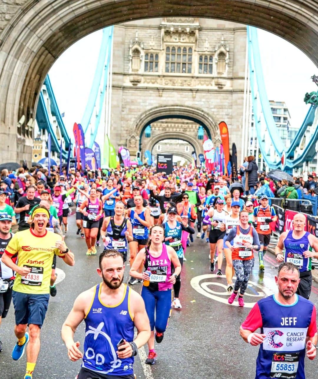 ジェームズ・フェルプスさんのインスタグラム写真 - (ジェームズ・フェルプスInstagram)「London Marathon ✔️ Possibly one of the hardest things I have ever done. But so happy I did. Hip went after 21 miles but limped/wobbled home in 4hrs46.24 Thank you everyone for the amazing support and donations to @endometriosis.uk  Let's keep spreading awareness about Endo ! (yes the shirt rubbed.....😵‍💫)  Donation link is in my bio  🏴󠁧󠁢󠁥󠁮󠁧󠁿🏃‍♂️🤙🫠🏅  #endometriosisawareness #endometriosis #londonmarathon #bloodsweatandtears」4月26日 2時51分 - jamesphelps_pictures