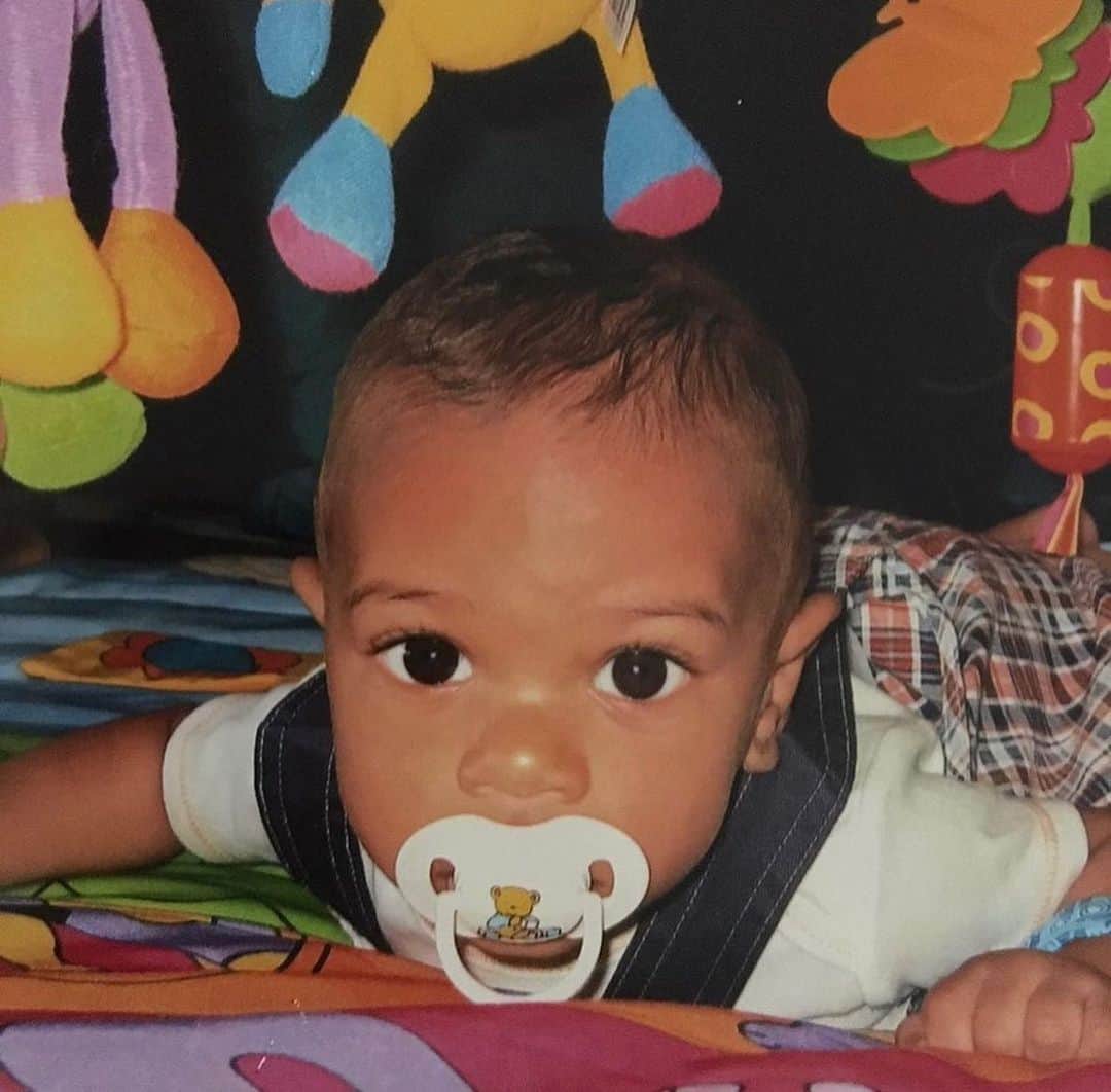 ゲームのインスタグラム：「So… 16 years ago today, I witnessed the birth of my 2nd child. Another son as I prayed he would be…. Beautiful & healthy is all I asked God for and that’s exactly what I got. I can remember waiting anxiously for Dr. Umba to pull you all the way out into the world so I could check to make sure “The Nose” was there… It was lol   I held you in my arms for the 1st time & I instantly knew you would be an amazing child. The energy behind those big brown eyes were a window into your future at that very moment.   Every single year that I have celebrated you on this day has been nothing short of a blessing as I always knew you’d be a reflection of your parents love & a glowing soul to all who enter your life. Sometimes I stare at you when you’re not looking & you catch me & say “Sup Dad” & I simply reply… “Nothing, I just love you son”.   “The Middle Child”   The one with the most of my spirit & currently my favorite.. I’m guessing cause it’s your birthday ha ha ha…..  16 years old… how ? Why so fast ? Why the deep voice ? Why you so tall now ?? Where did my little friend go ? The one who knew every word to every song who would be like “Dad, watch this…” n just jump in the air & spin like you did sumn kool lmaoooo….. my best friend. The effortlessly kool one of the bunch & everyone who knows you knows that if you’re around, it’s going to be a good day.   I love you son… it’s the kind of love that I can only wish every father has for their child. The kool part about you is YOU’RE MINE !!!   Happy 16th Birthday KING JUSTICE TAYLOR !!!!!!!!!!!!!!  I got you FOREVER - Dad  [ I miss when it was DADDY]  Time flies….. so I’m holding on baby boy… Thank you for being my son 🙏🏾  (Please go over to his page, @justicedatguy hit the FOLLOW & show love for my child on his day…. Love)」