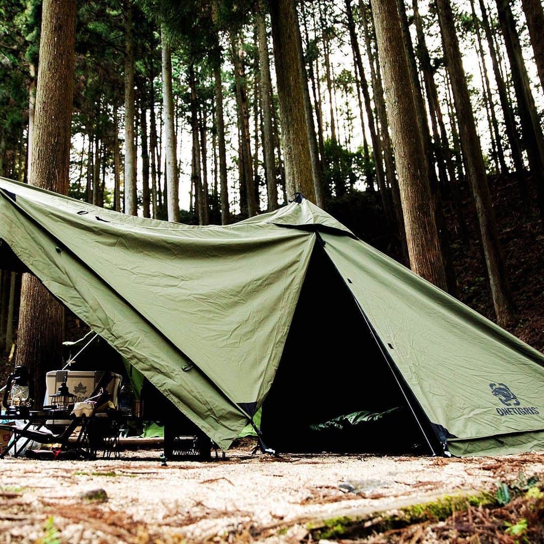 キャンプ情報サイト［ランタン］さんのインスタグラム写真 - (キャンプ情報サイト［ランタン］Instagram)「CAMP SMILE STYLE ／ カーキのテントで森の中に溶け込むソロスタイル。 自分だけの秘密基地感でワクワク ＼ いろんなキャンパーのキャンプスタイルを現地取材と一般キャンパーからの投稿で数多く掲載してます。 . . 詳しくは @lantern.camp webサイトをご覧ください . . #camp #camping #camplife #outdoor #travel #trip #lantern_smile #キャンプ #キャンプ用品 #アウトドア #テント #自然 #旅行 #キャンプ初心者 #キャンプ好きな人と繋がりたい #アウトドア好きな人と繋がりたい #camper #外遊び #キャンプスタイル #かぶとの森テラス #ソロキャンプ #ソロキャン #OneTigris #ワンティグリス #焚き火台 #DIETZ #デイツ #NEUTRALOUTDOOR #ニュートラルアウトドア」4月25日 18時00分 - lantern.camp