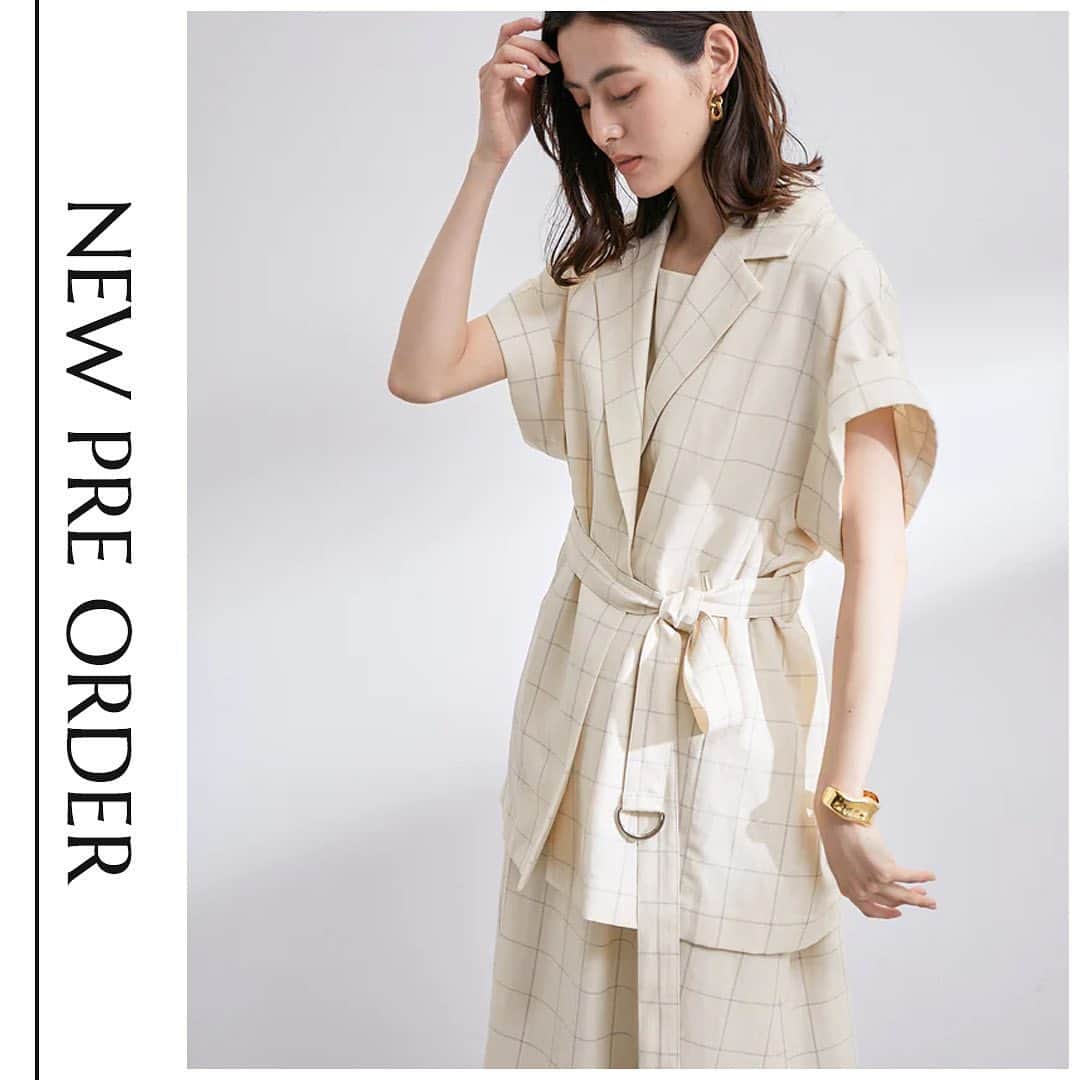 ロペのインスタグラム：「-NEW PRE ORDER- ⁡ 初夏まで着られる NEWコレクションを一足先にご紹介します✨ ⁡ ⁡ ⁡ ▶ITEM ⁡ ベルト付きハーフスリーブジレ ¥29,700 (税込) ⁡ スクエアネックワンピース ¥26,400 (税込) ⁡ 【WEB限定】 ビジューバックルフラットサンダル ¥15,400 (税込) ⁡ プラットフォームベルテッドサンダル ¥14,300 (税込) ⁡ コーティングメッシュトートバッグ ¥16,500 (税込) ⁡ J'aDoRe JUN ONLINEでご購入いただけます。 ⁡ ⁡ #fashion #通勤コーデ #大人カジュアル #リラックスコーデ #夏コーデ #夏カラー #ロペ #ROPÉ #ropejp」