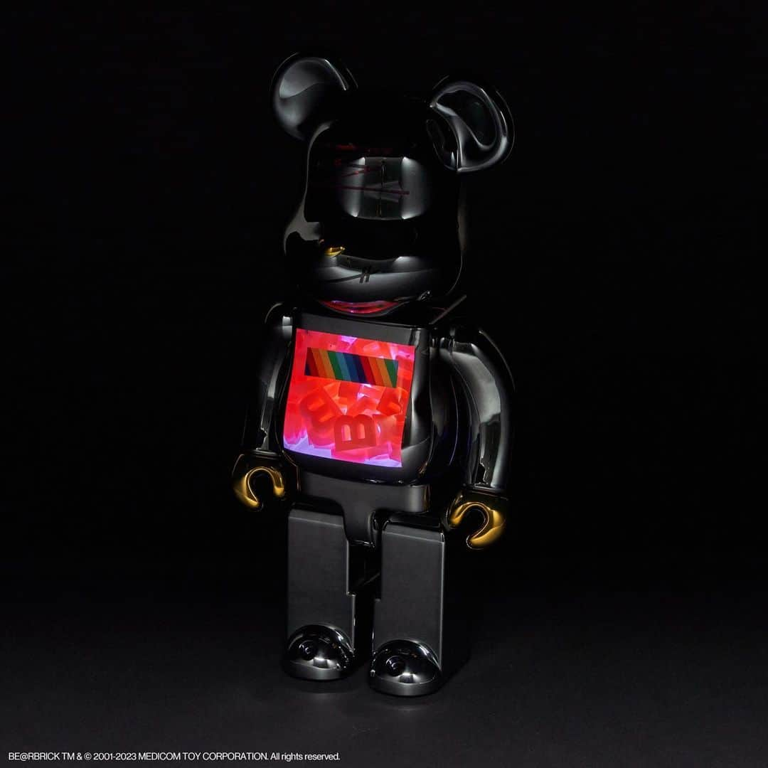 J.S.Bさんのインスタグラム写真 - (J.S.BInstagram)「BE@RBRICK J.S.B. 4TH Ver. 4.29(SAT)ON SALE  BE@RBRICK J.S.B. 4TH Ver. 1000% PRICE：￥101,200(tax in)  BE@RBRICK J.S.B. 4TH Ver. 100% & 400% PRICE：￥22,000(tax in)  香港にて行われているBE@RBRICK の展覧会【BE@RBRICK WORLD WIDE TOUR 3 in Hong Kong】開催記念アイテムとしてノミネートされたBE@RBRICK J.S.B. 4TH Ver.を 4月29日(土)より販売致します。  ■販売先 VERTICAL GARAGE NAKAMEGURO VERTICAL GARAGE OSAKA VERTICAL GARAGE ONLINE STORE ※メディコム・トイ直営各店舗及び運営オンラインストア各店でも発売  【VERTICAL GARAGE各店舗にお越しのお客様へ】 ※発売当日は混雑が予想される為、入店電子整理券を2023年4月27日(木)18:00より発券開始させていただきます。 ※入店整理券等の詳細はInstagramのプロフィールをご確認下さい。  【注意事項】 ※BE@RBRICK J.S.B. 4TH Ver. 100% & 400%、BE@RBRICK J.S.B. 4TH Ver. 1000%はおひとり 様一品番、各1点までの個数制限を設けさせていただきます。  ※商品の数量に限りがございますので、ご購入希望者多数の場合ご購入いただけない可能性もございますのでご了承下さい。  ※深夜、早朝からのお並びは近隣のご迷惑になりますのでご遠慮頂くようにご協力をお願い致します。  ※VERTICAL GARAGE ONLINE STOREでは2023年4月29日(土)午後12時より発売となります。  @elly24soul @medicom_toy @vertical_garage #jsb #MEDICOMTOY #BEARBRICK #verticalgarage」4月25日 18時06分 - j.s.b._official