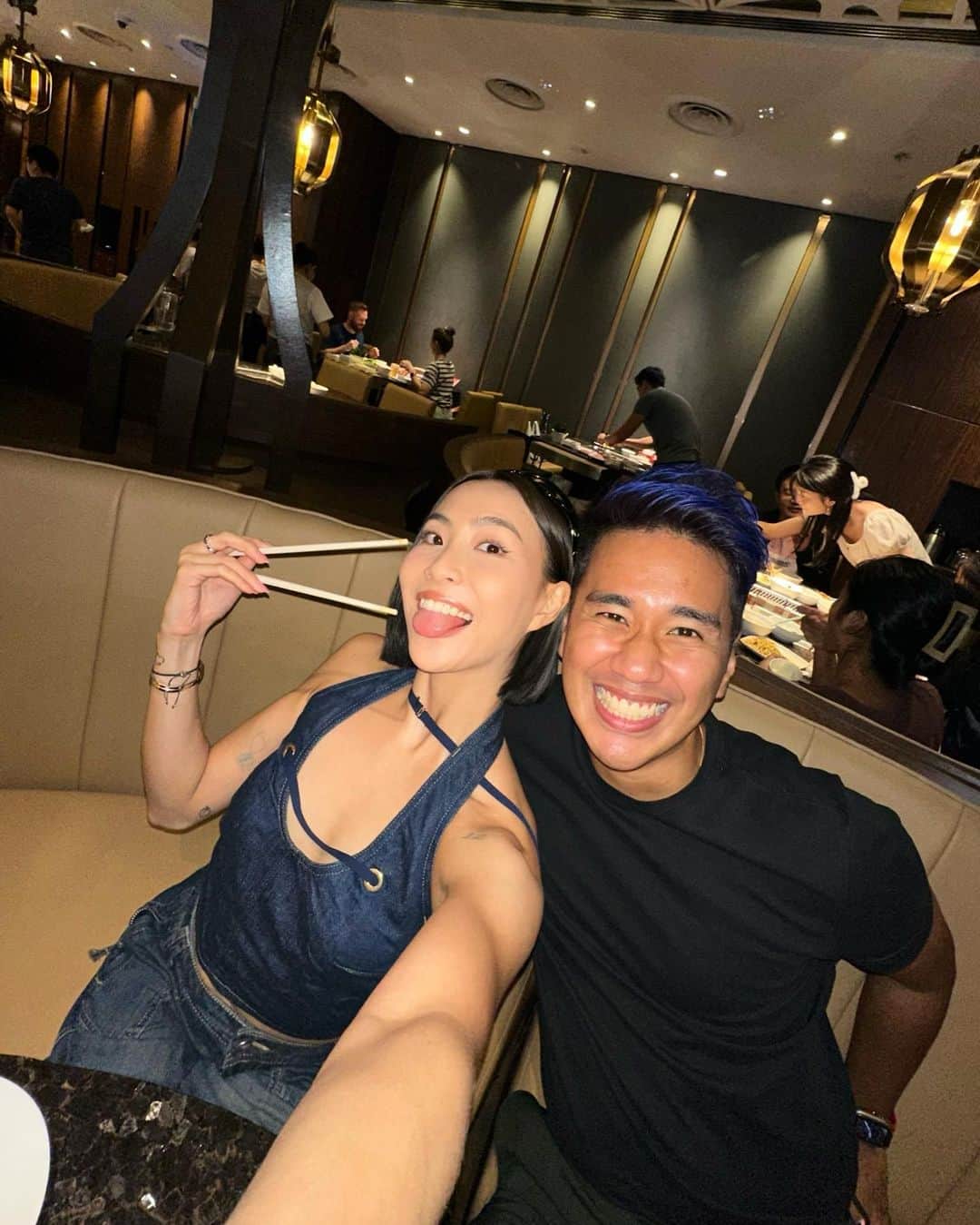 ソニアのインスタグラム：「The HDL story: Sonia’s POV 💀 5k likes and @joakimgomez will have to sponsor our next hotpot meal and @soniachew will bring a listener along 🫣  DROP A COMMENT NOW IF YOU’RE HUNGRY HAHA   - The Shock Circuit, weekdays 6-10am ⚡️🔌」