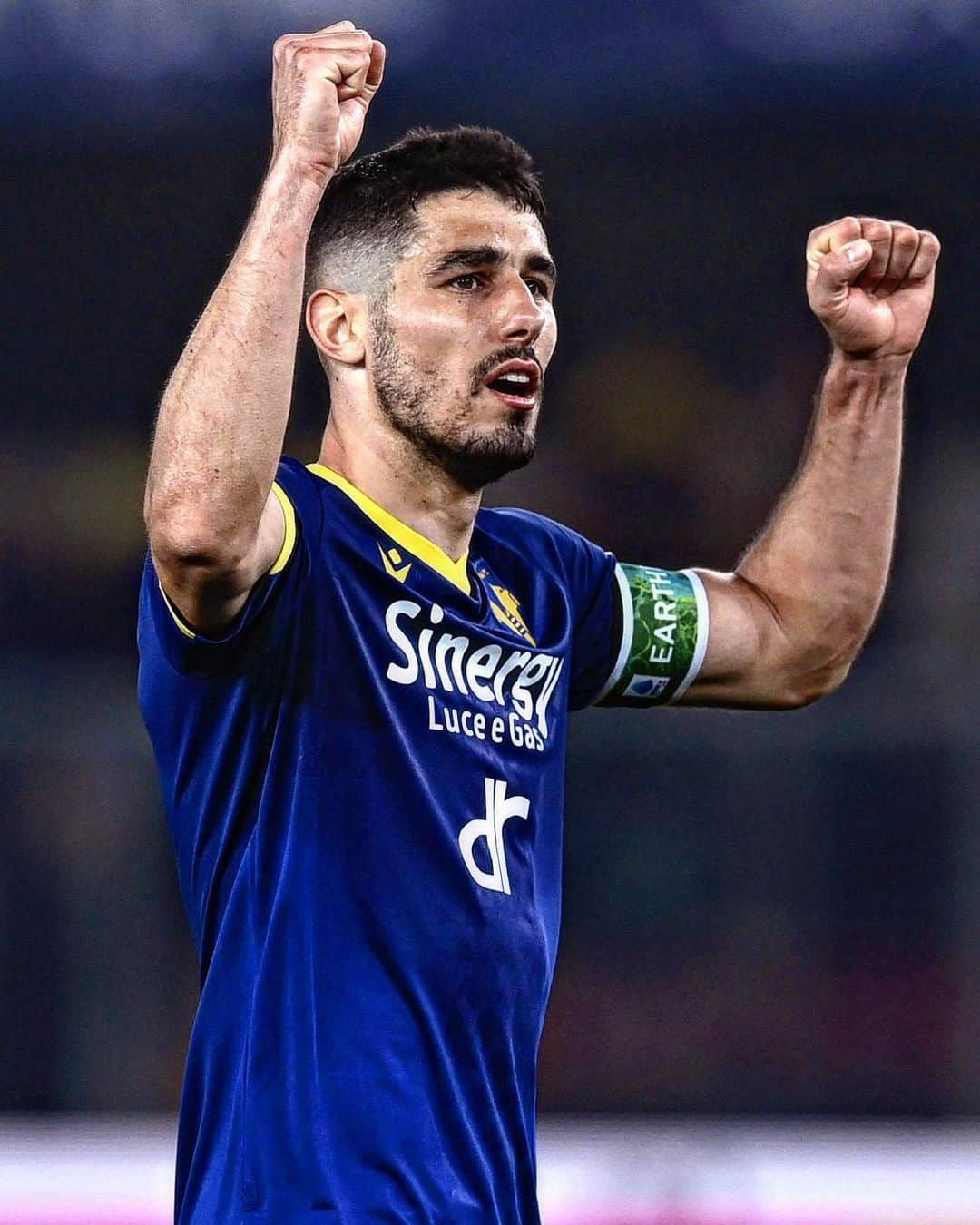 エラス・ヴェローナFCのインスタグラム：「NESSUN difensore ha fatto più assist di #Faraoni negli ultimi 4 campionati di #SerieATIM: 19 🫶🅰️💛💙」